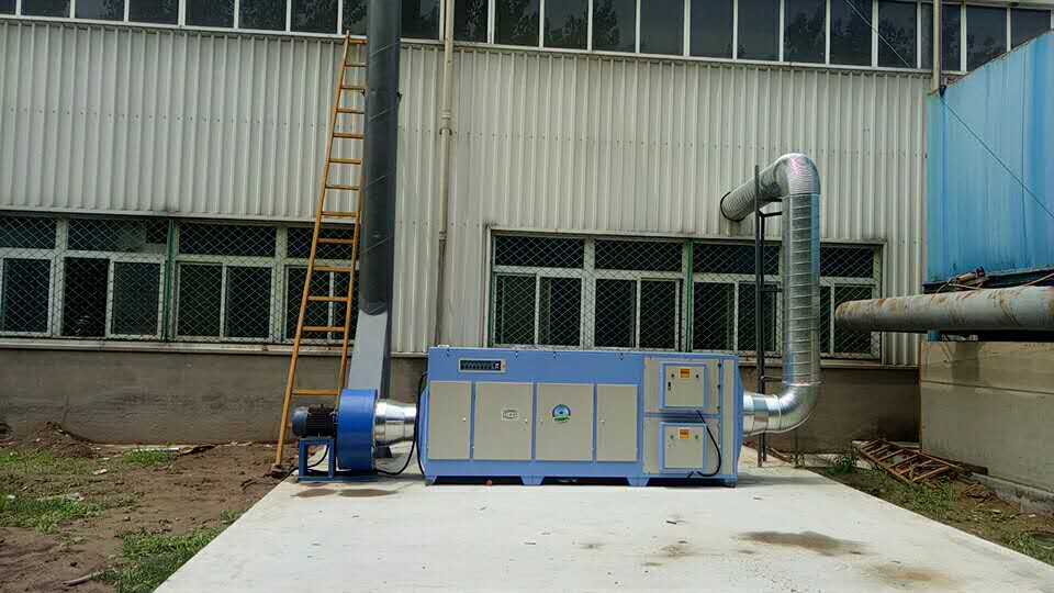 除塵器設備搭配UV光氧廢氣治理設備 高效除塵除味，環(huán)保治理效果頂呱呱